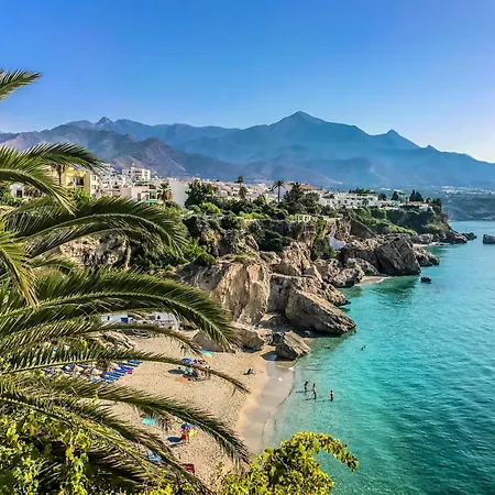 Abril Plaza De Espana Boutique Nerja